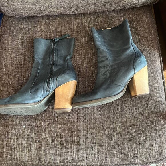 LATIGO Leather Navy Blue, Wooden Heel, Ankle Boots Size 10 - Picture 5 of 7